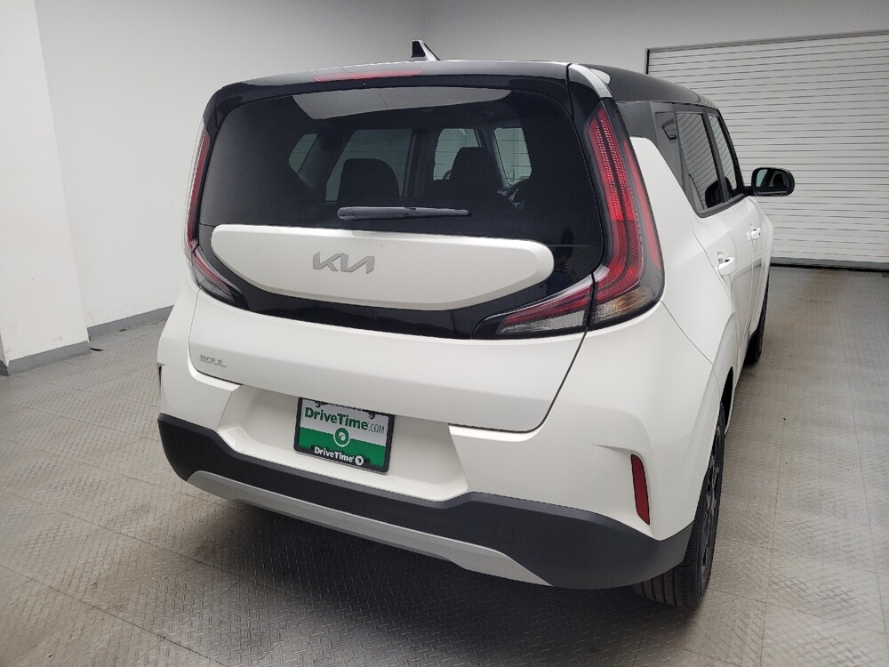 2023 Kia Soul in Eastpointe, MI 48021 - 18112515 7
