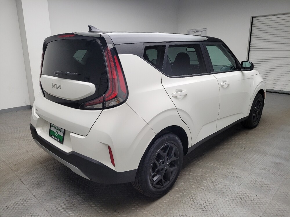2023 Kia Soul in Eastpointe, MI 48021 - 18112515 10