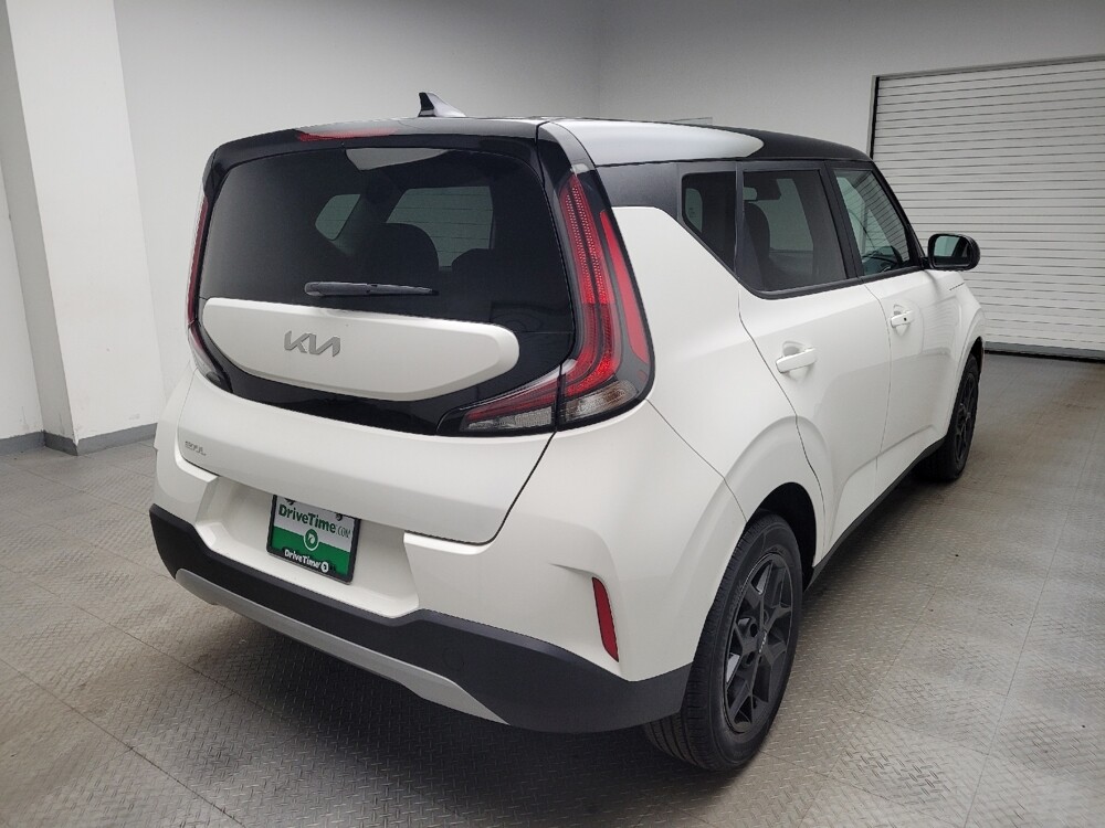 2023 Kia Soul in Eastpointe, MI 48021 - 18112515 9