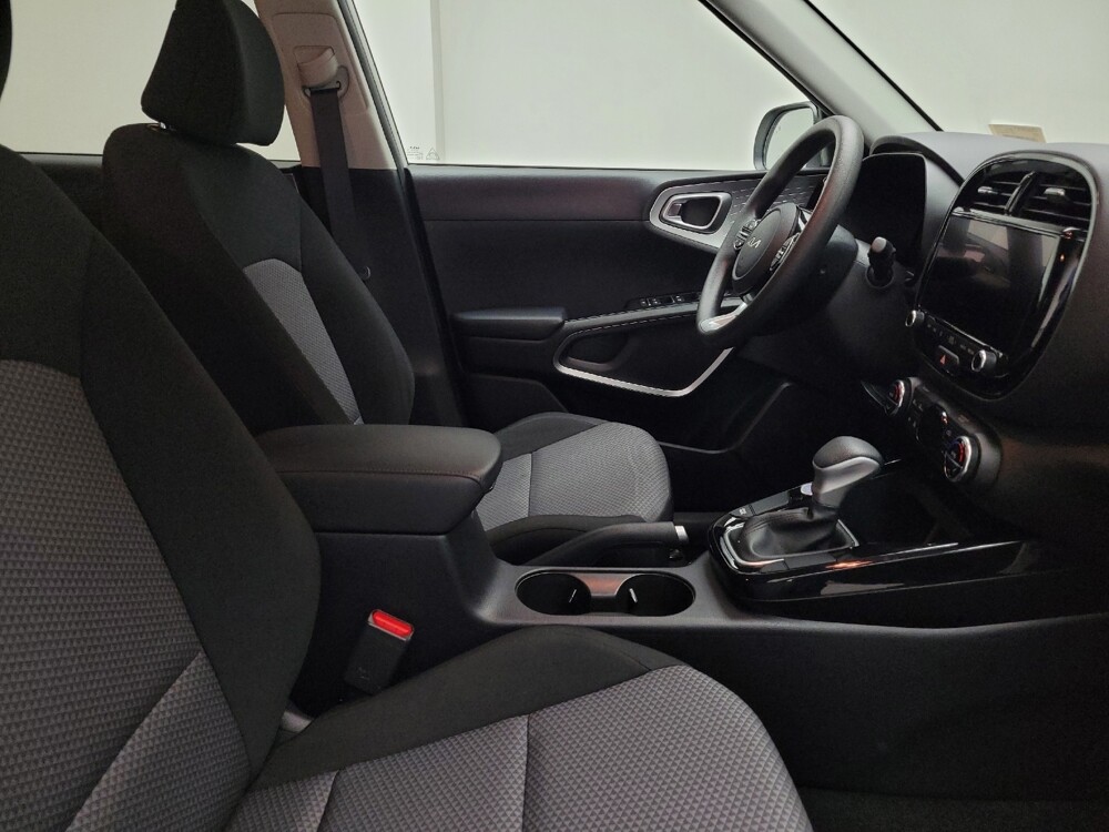 2023 Kia Soul in Eastpointe, MI 48021 - 18112515 21