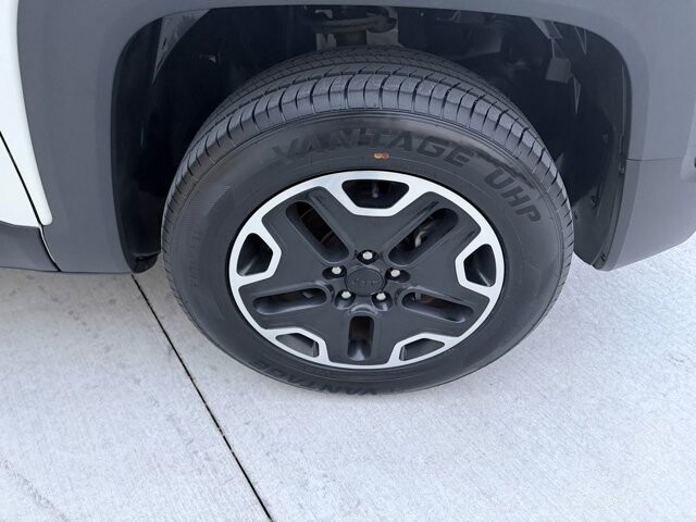 2016 Jeep Renegade in Knoxville, TN 37920 - 18112524 26