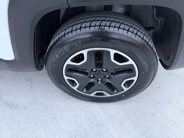 2016 Jeep Renegade in Knoxville, TN 37920 - 18112524 29