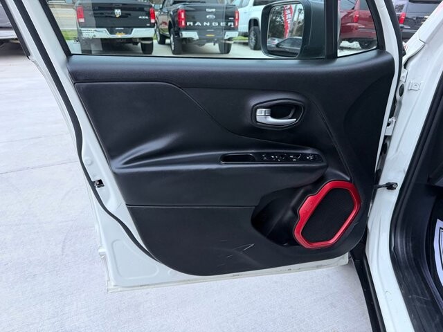 2016 Jeep Renegade in Knoxville, TN 37920 - 18112524 6