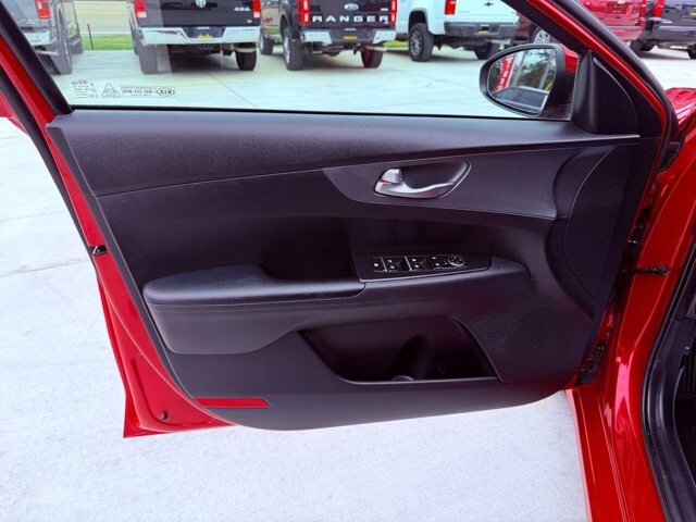 2021 Kia Forte in Knoxville, TN 37920 - 18112525 7