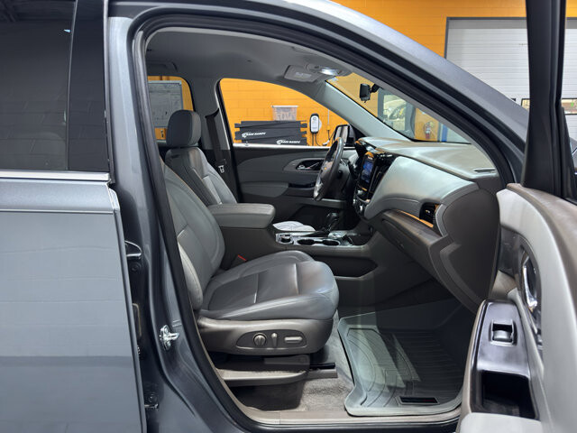 2020 Chevrolet Traverse in Burlington, WI 53105 - 18112545 19