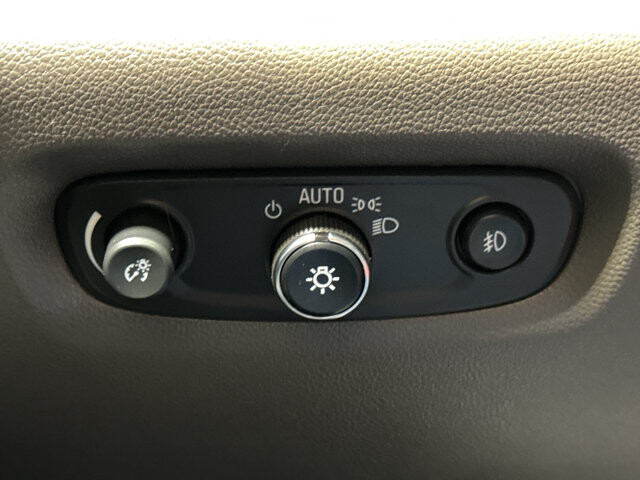 2020 Chevrolet Traverse in Burlington, WI 53105 - 18112545 35