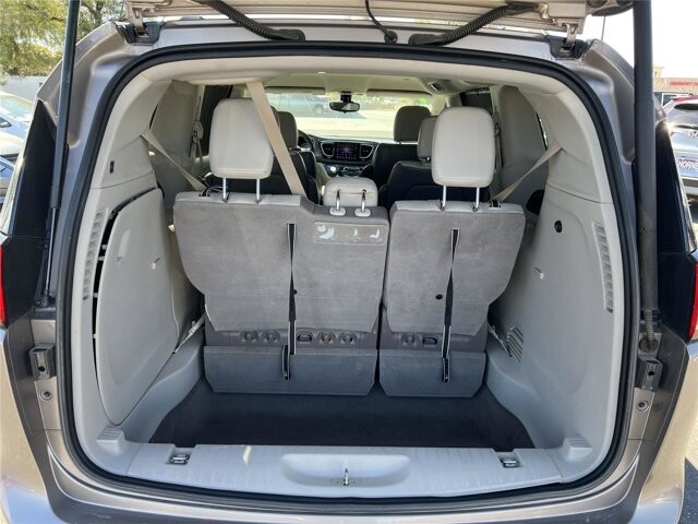 2017 Chrysler Pacifica in Mesa, AZ 85212 - 18112552 16