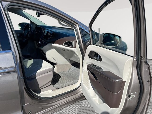 2017 Chrysler Pacifica in Mesa, AZ 85212 - 18112552 21