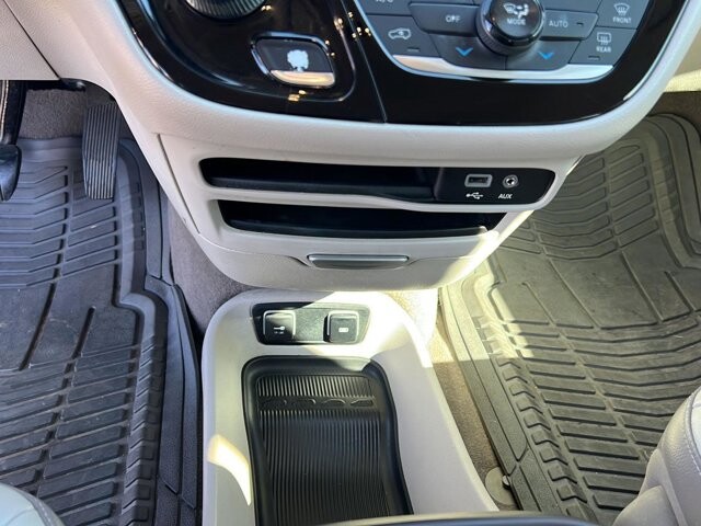 2017 Chrysler Pacifica in Mesa, AZ 85212 - 18112552 14