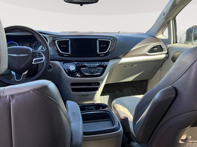 2017 Chrysler Pacifica in Mesa, AZ 85212 - 18112552 16