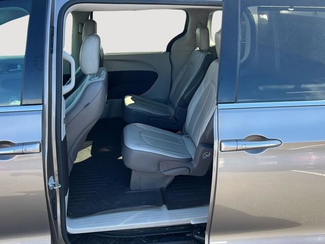 2017 Chrysler Pacifica in Mesa, AZ 85212 - 18112552 15