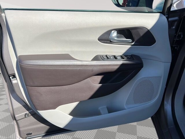 2017 Chrysler Pacifica in Mesa, AZ 85212 - 18112552 10