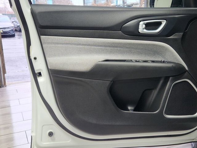 2024 Jeep Compass in Cinnaminson, NJ 08077 - 18112557 10