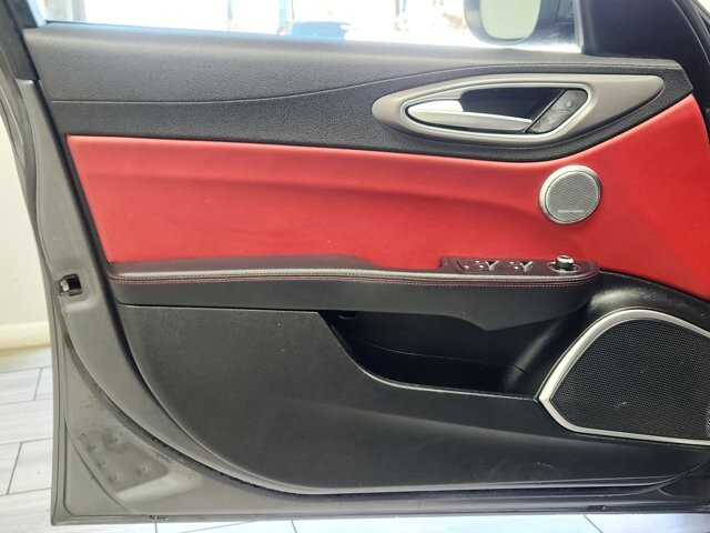 2020 Alfa Romeo Giulia in Cinnaminson, NJ 08077 - 18112561 10