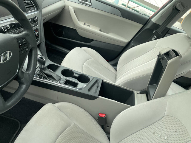2017 Hyundai Sonata in Mount Vernon, WA 98273 - 18112564 4