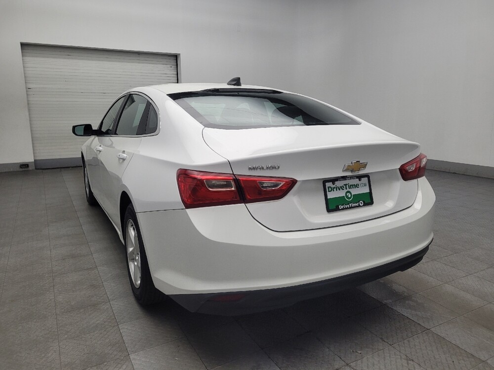 2018 Chevrolet Malibu in Morrow, GA 30260 - 18112584 5
