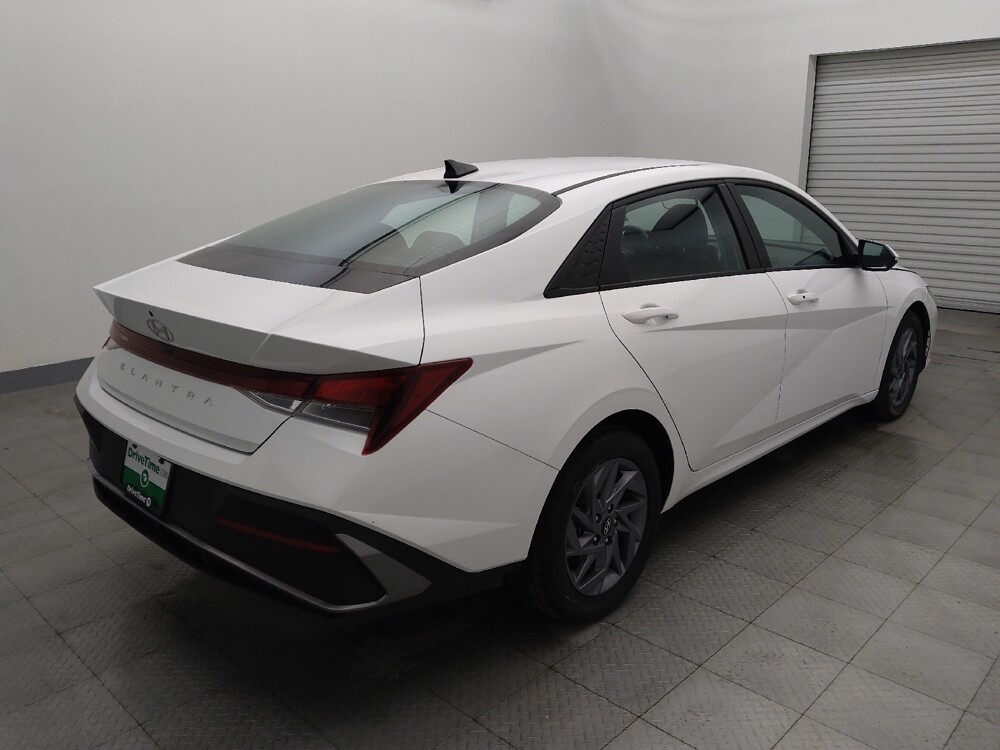 2024 Hyundai Elantra in Houston, TX 77034 - 18112773 9