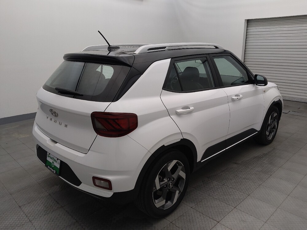 2023 Hyundai Venue in Live Oak, TX 78233 - 18112781 9