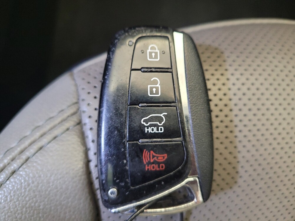 2018 Hyundai Santa Fe in Miamisburg, OH 45342 - 18112787 32