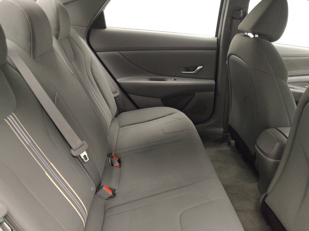 2023 Hyundai Elantra in Des Moines, IA 50310 - 18112845 19