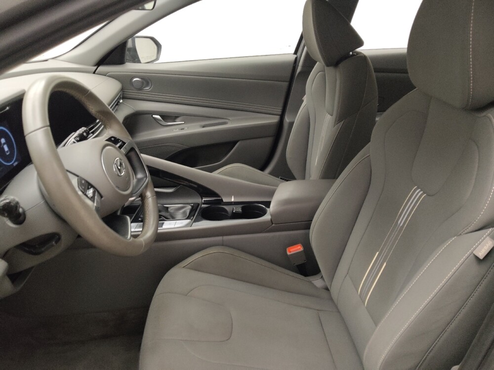 2023 Hyundai Elantra in Des Moines, IA 50310 - 18112845 17