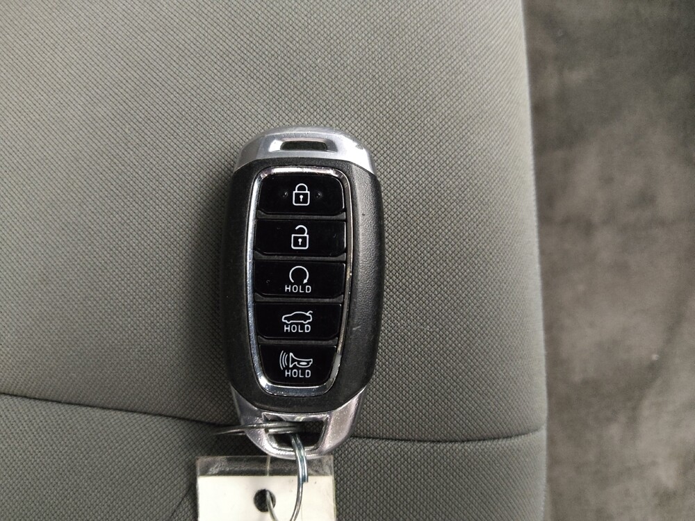 2023 Hyundai Elantra in Des Moines, IA 50310 - 18112845 32