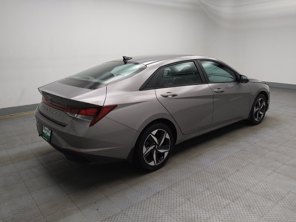 2023 Hyundai Elantra in Des Moines, IA 50310 - 18112845 10