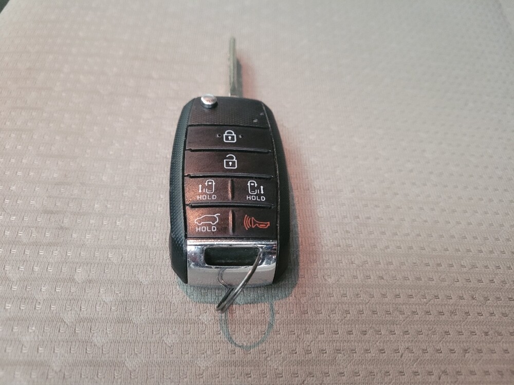 2018 Kia Sedona in Eastpointe, MI 48021 - 18112846 32