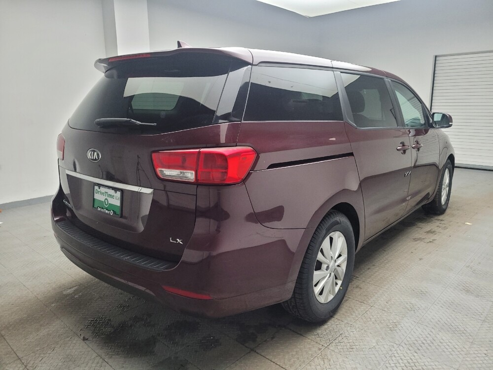 2018 Kia Sedona in Eastpointe, MI 48021 - 18112846 10