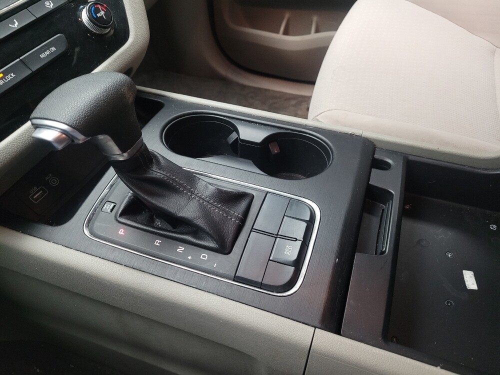 2018 Kia Sedona in Eastpointe, MI 48021 - 18112846 26