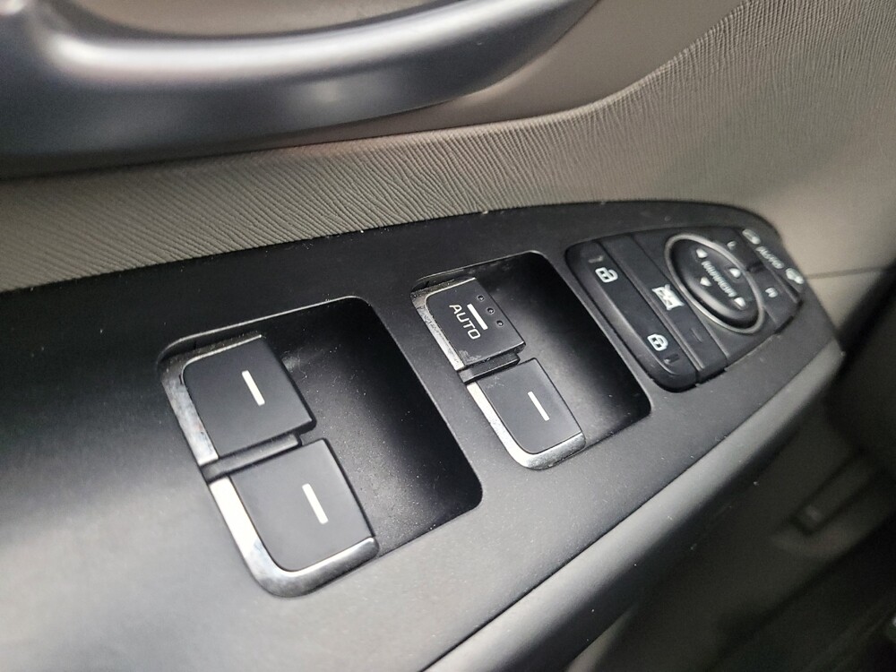 2018 Kia Sedona in Eastpointe, MI 48021 - 18112846 27