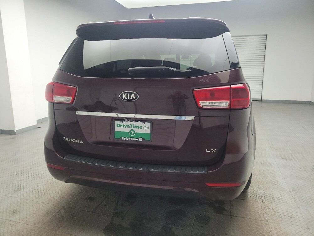 2018 Kia Sedona in Eastpointe, MI 48021 - 18112846 7