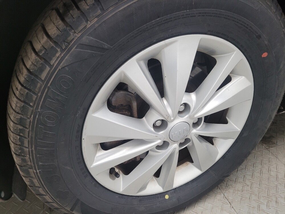 2018 Kia Sedona in Eastpointe, MI 48021 - 18112846 31