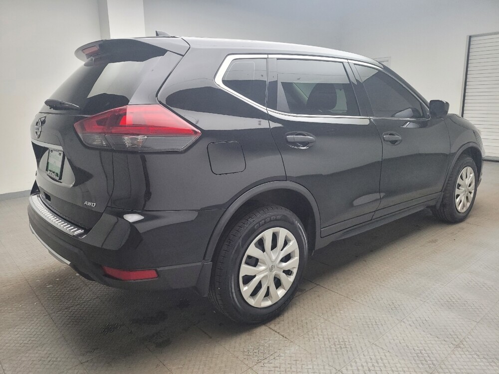 2018 Nissan Rogue in Eastpointe, MI 48021 - 18112848 10