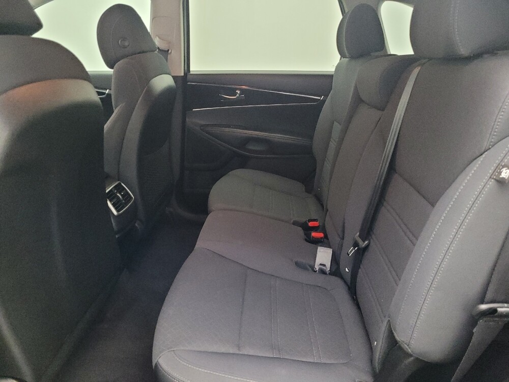 2017 Kia Sorento in Ocala, FL 34471 - 18112860 18