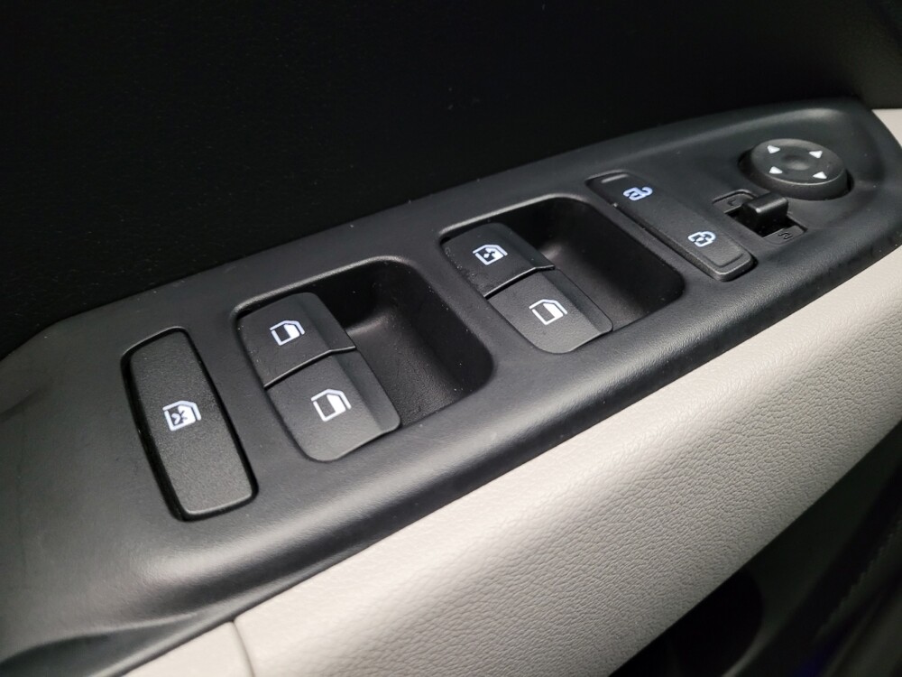 2025 Hyundai Venue in Riverside, CA 92504 - 18112884 27