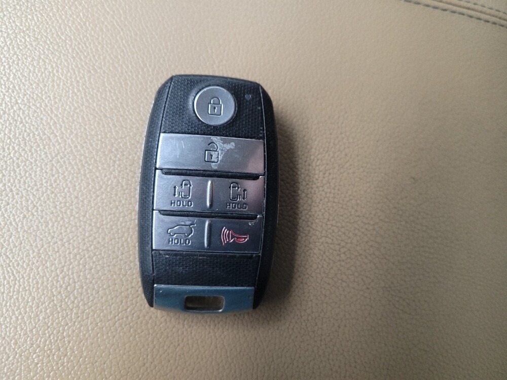 2016 Kia Sedona in Memphis, TN 38115 - 18112898 32