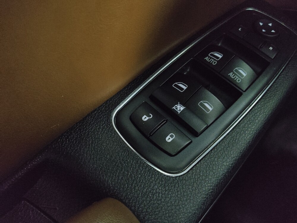 2018 Chrysler 300 in Conyers, GA 30094 - 18112914 27