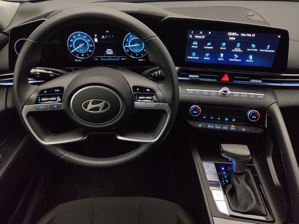 2025 Hyundai Elantra in Jacksonville, FL 32225 - 18112918 22