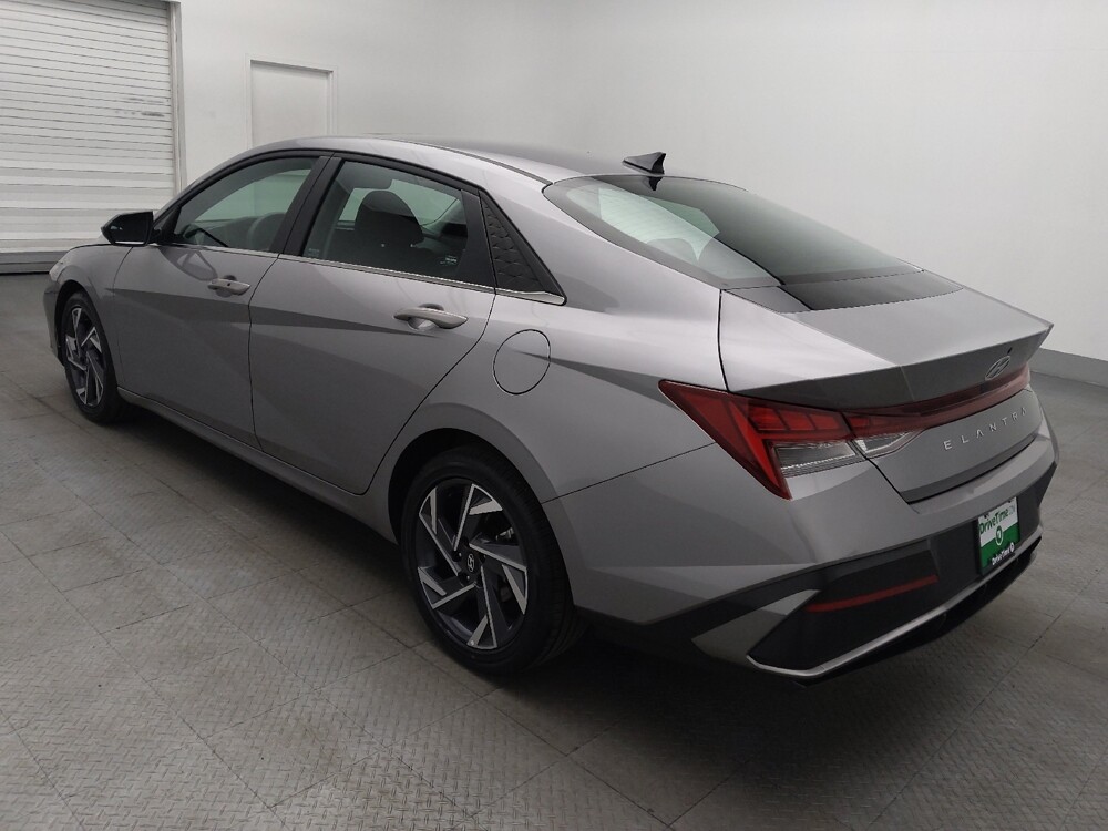 2025 Hyundai Elantra in Jacksonville, FL 32225 - 18112918 5