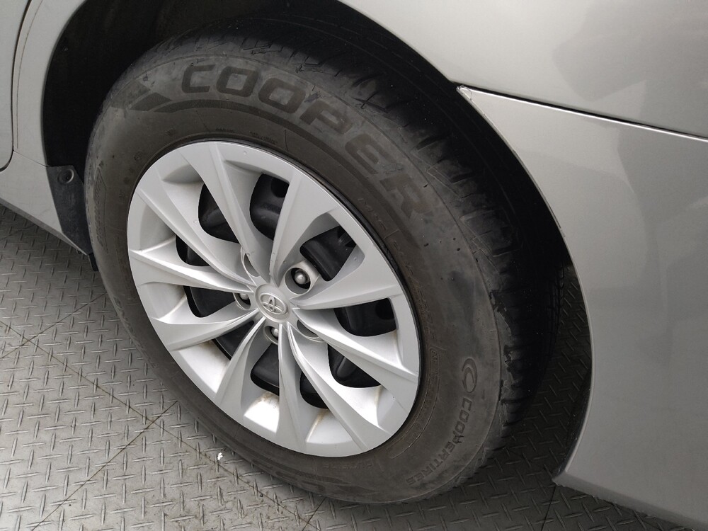 2015 Toyota Camry in Houston, TX 77060 - 18112950 31