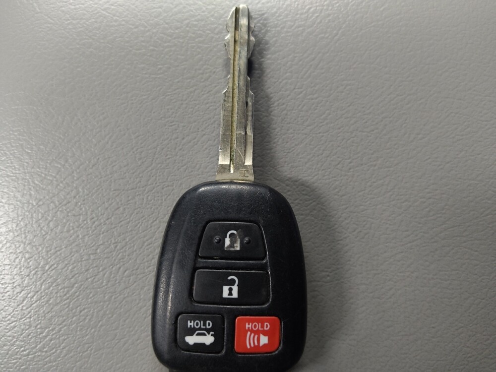 2015 Toyota Camry in Houston, TX 77060 - 18112950 32