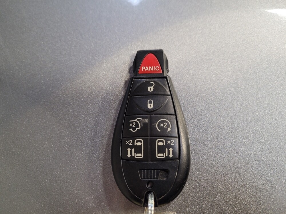 2019 Dodge Grand Caravan in Downey, CA 90241 - 18113013 32