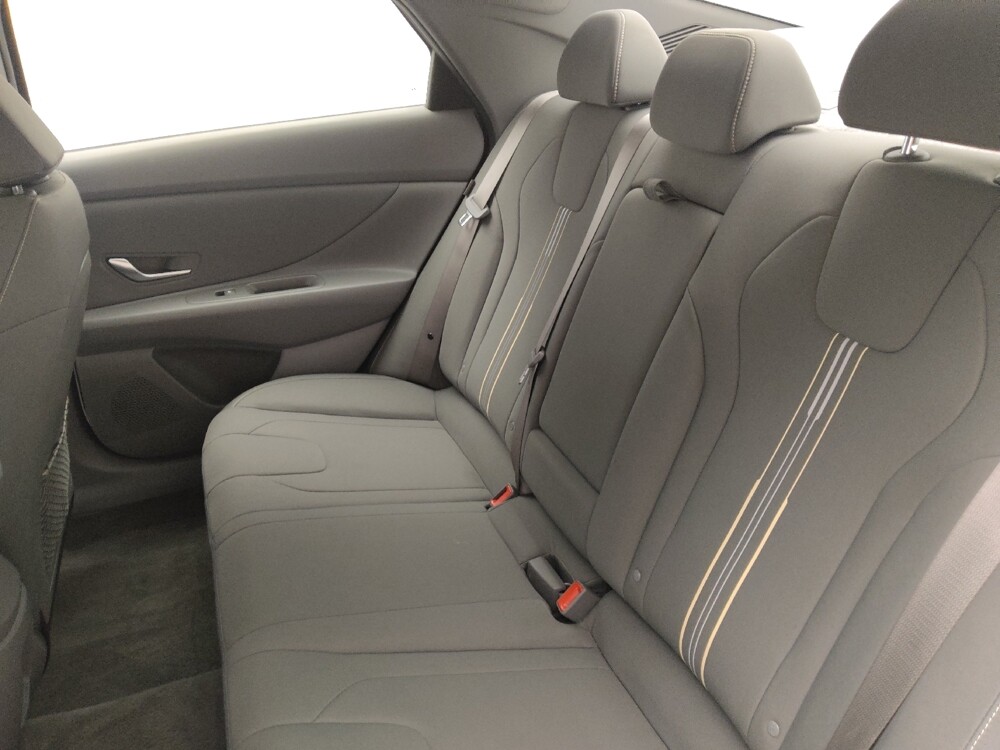 2025 Hyundai Elantra in Lauderdale Lakes, FL 33313 - 18113039 18