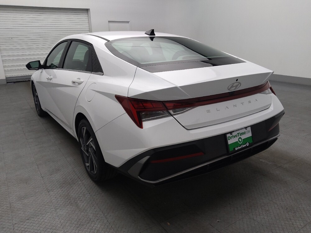2025 Hyundai Elantra in Lauderdale Lakes, FL 33313 - 18113039 5