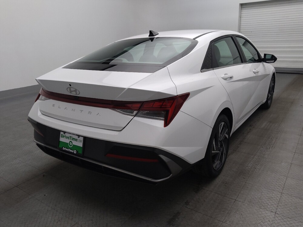 2025 Hyundai Elantra in Lauderdale Lakes, FL 33313 - 18113039 9