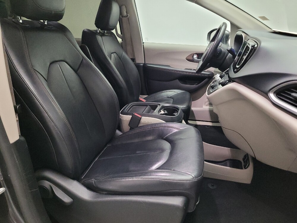 2017 Chrysler Pacifica in Downey, CA 90241 - 18113049 21