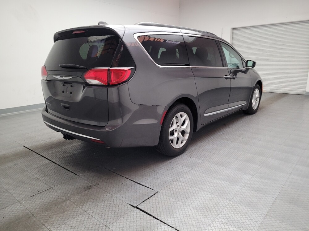 2017 Chrysler Pacifica in Downey, CA 90241 - 18113049 9