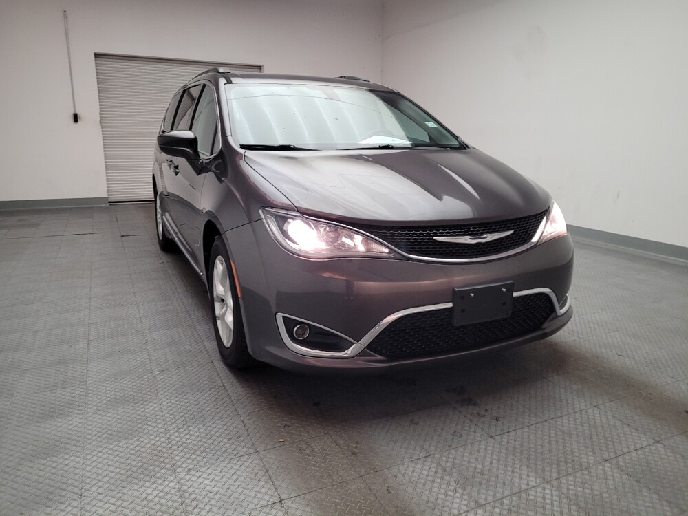 2017 Chrysler Pacifica in Downey, CA 90241 - 18113049 14