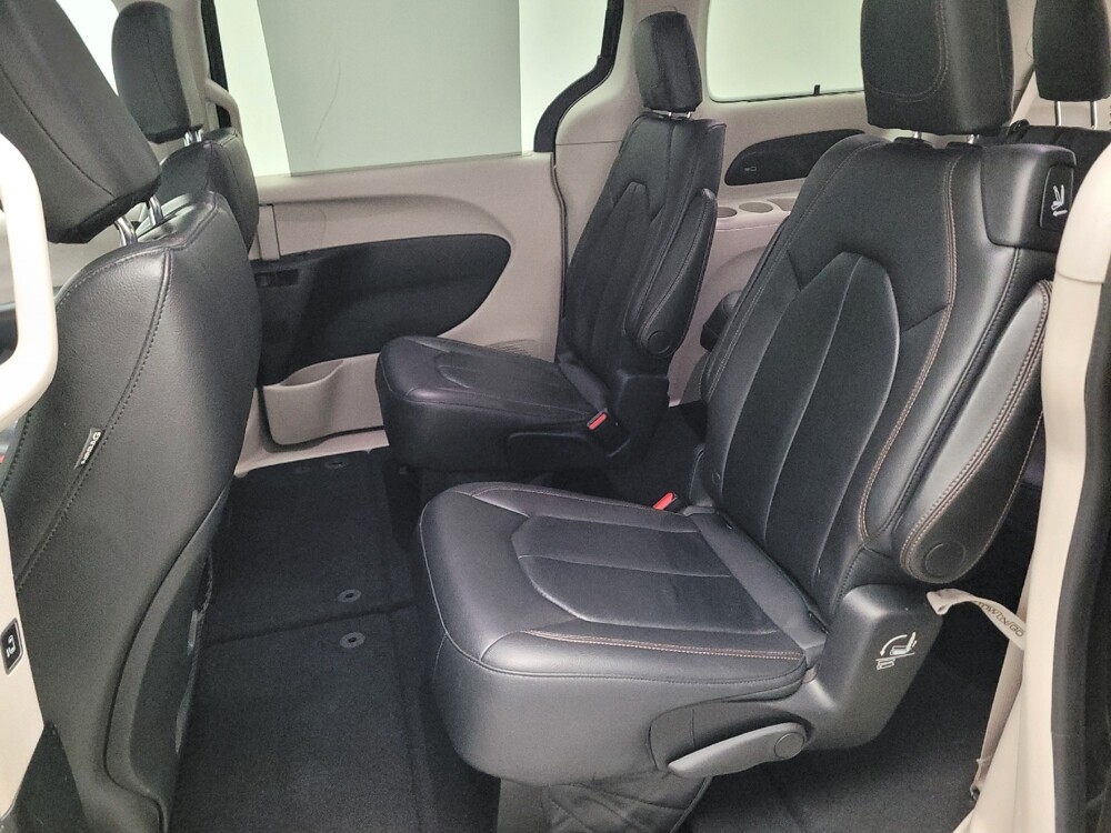 2017 Chrysler Pacifica in Downey, CA 90241 - 18113049 18